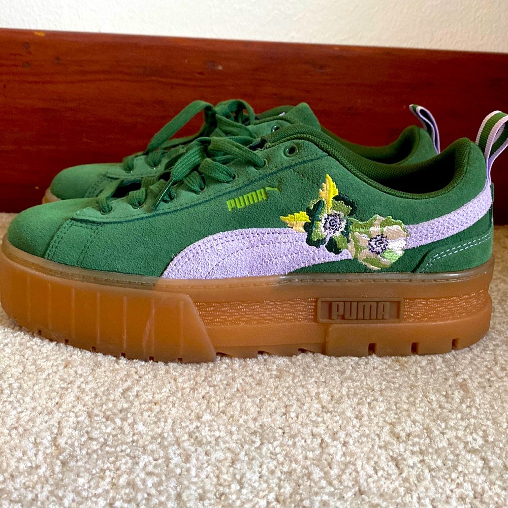 PUMA Liberty Shoes. Size 10. Dark green and some lavender